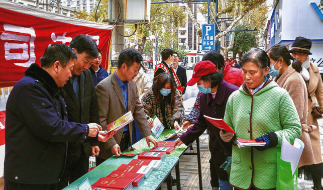 商洛市開(kāi)展“12·4”國(guó)家憲法日暨“憲法宣傳周”集中宣傳活動(dòng)