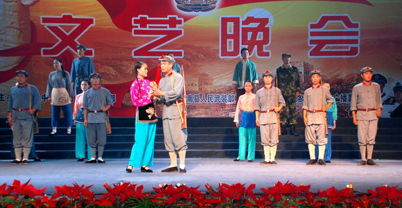 洛南舉辦慶八一雙擁文藝晚會