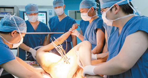 洛南男子西安打工 13根鋼筋插入體內(nèi)