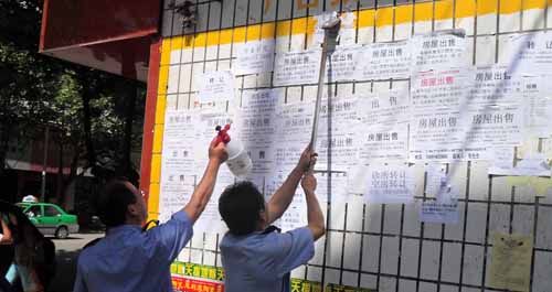 市城管監(jiān)察支隊(duì)開(kāi)展街道綜合整治活動(dòng)