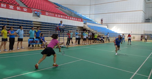 商洛第三屆運動會在市體育館舉行羽毛球比賽