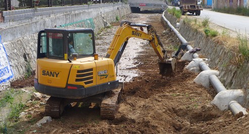 商洛河道管理處對黃沙橋河道實施綜合治理