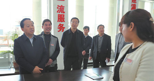 認(rèn)真落實(shí)“五個(gè)五”黨建 堅(jiān)決打贏脫貧攻堅(jiān)戰(zhàn)