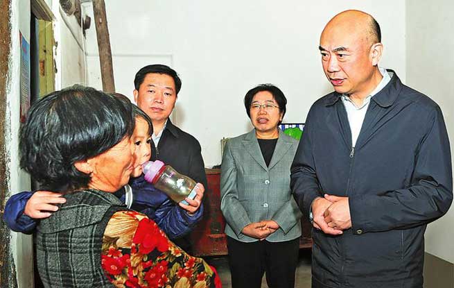 加大力度發展扶貧產業 滿懷感情推動精準脫貧