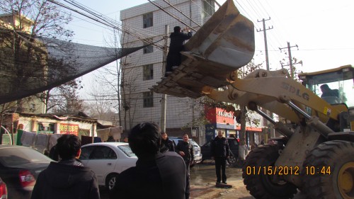 城管部門狠抓環境整治全力迎接黨代會的召開