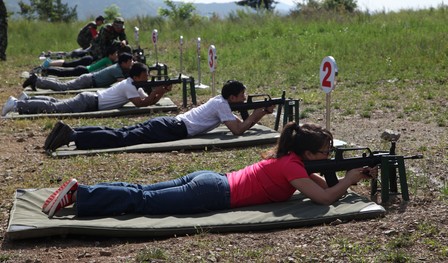 商洛軍分區組織市直機關開展實彈打靶活動