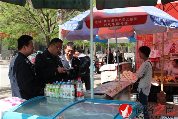 商洛城管全面治理高校周邊環境秩序