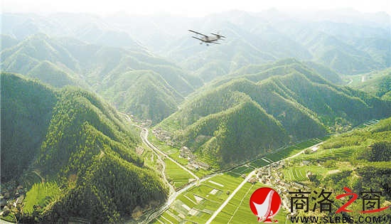 堅持年年飛播造林,大力實施生態修復,創造了山清水秀林茂的優美生態環境。