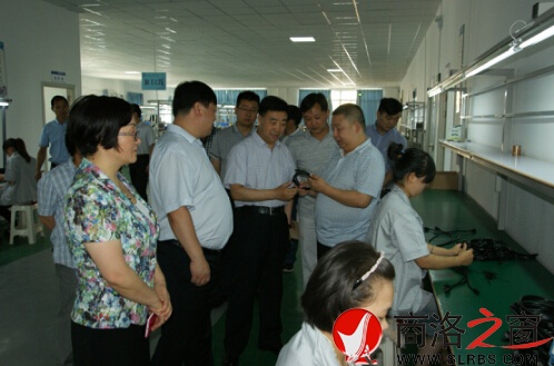 　　在縣委副書記、縣長崔華鋒和市縣財政部門的陪同下，張洪斌一行到神州實業電子科技產業園深入了解企業生產銷售發展情況