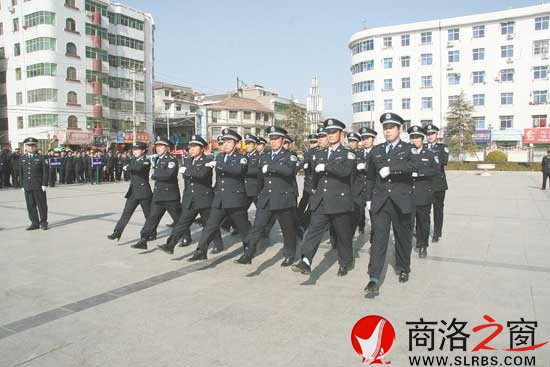 近日，城關派出所開展民警大練兵，使全體民警以飽滿的精神投入到工作中。
