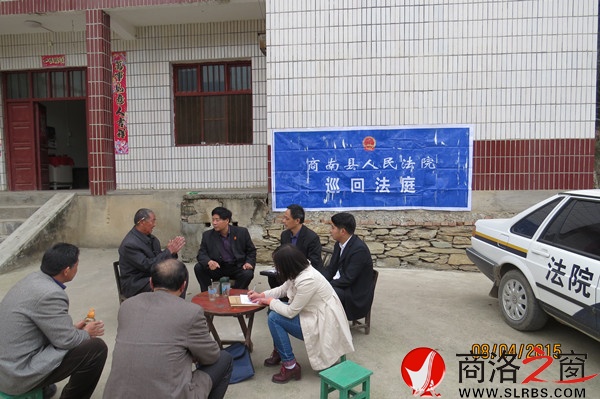 流動法庭深入農家小院辦案.jpg