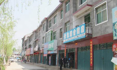 改善群眾生產生活環境，提升小城鎮建設水平